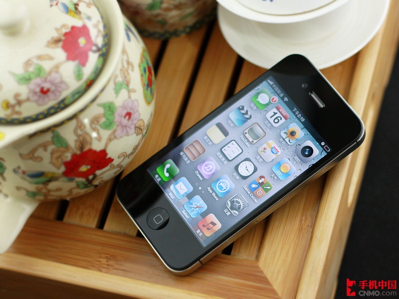 黑色苹果iphone 4s(64gb)手机整体外观图片大图_苹果